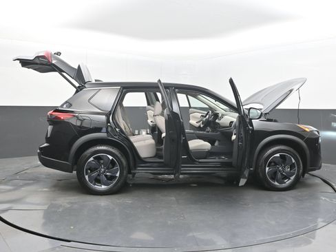 Used 2025 Nissan Rogue SV FWD image 42