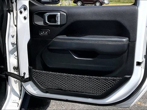 Used 2019 Jeep Wrangler Unlimited Sahara w/ Safety Group AWD/4WD image 28