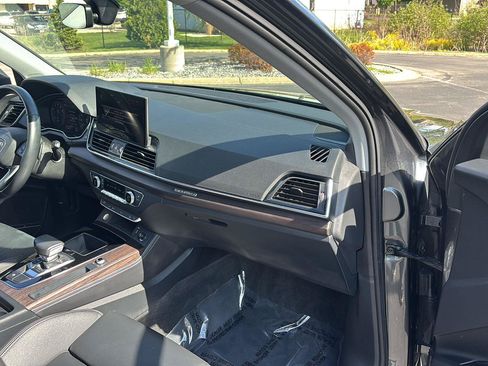 Used 2023 Audi Q5 e Premium Plus AWD/4WD image 24