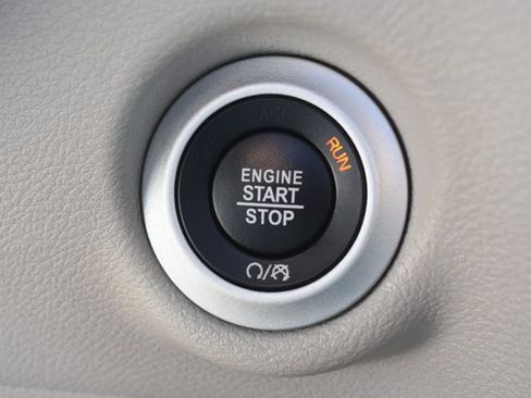 Used 2024 Chrysler Pacifica Touring-L FWD image 29