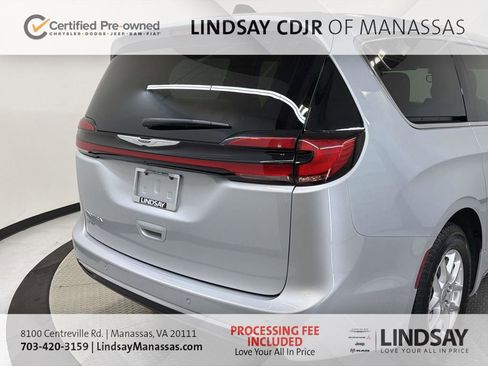 Used 2024 Chrysler Pacifica Touring-L FWD image 10