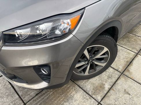 Used 2019 Kia Sorento EX w/ EX Touring Package image 2