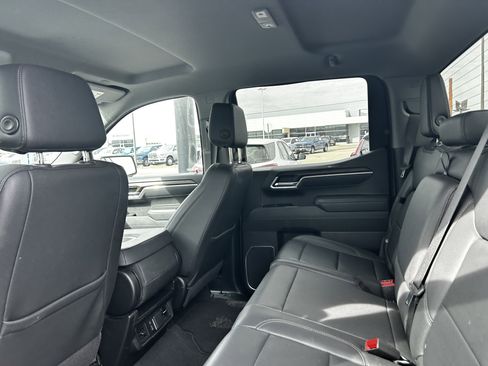 Used 2025 GMC Sierra 1500 SLT image 11