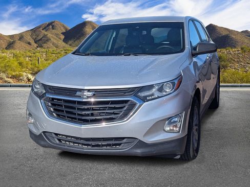 Used 2020 Chevrolet Equinox LS image 2