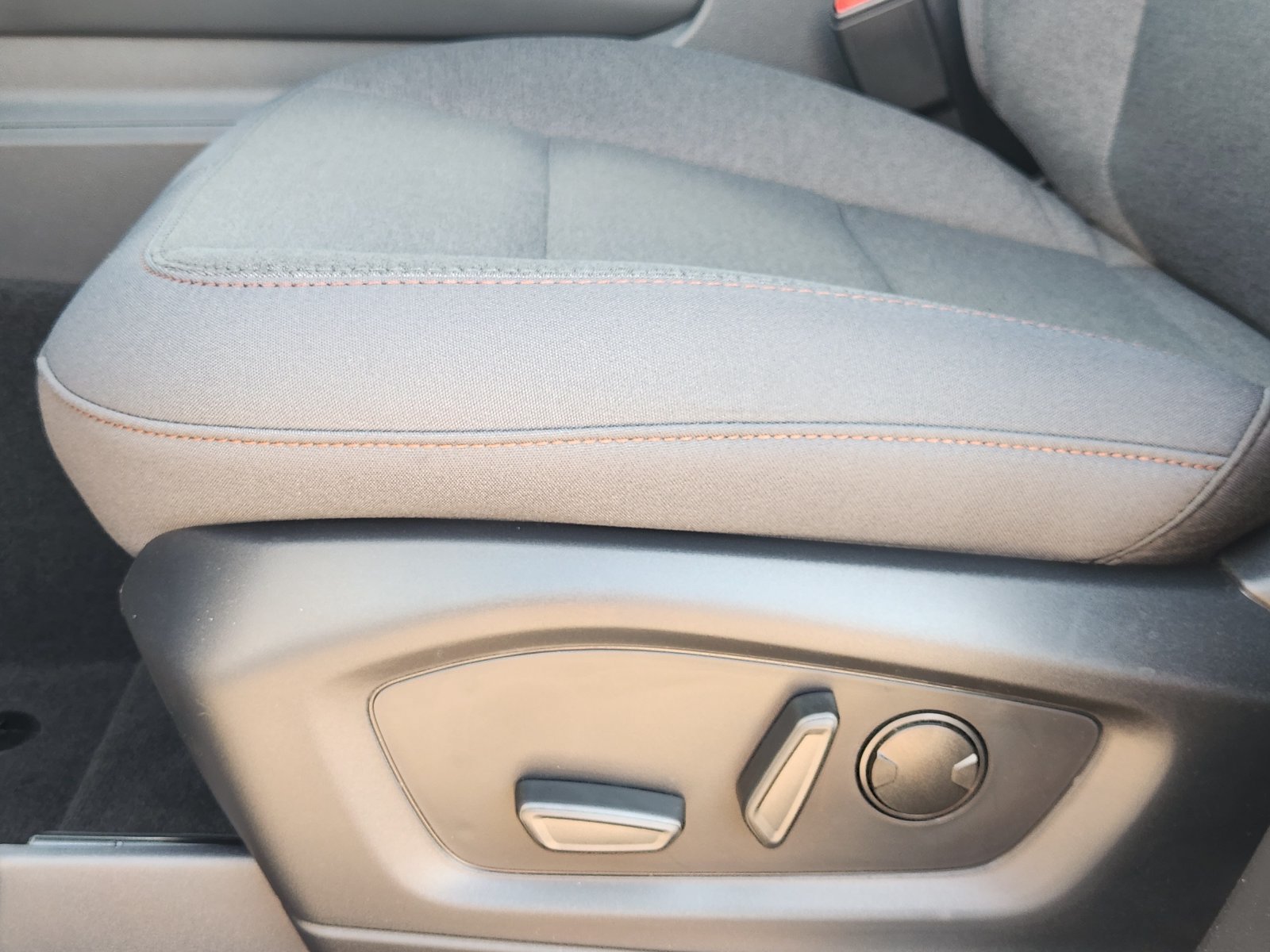 New 2026 Ford Explorer Active AWD/4WD image 23