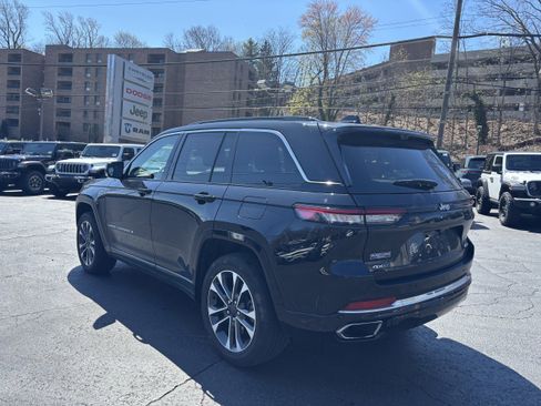 Used 2024 Jeep Grand Cherokee Overland w/ Luxury Tech Group IV image 7