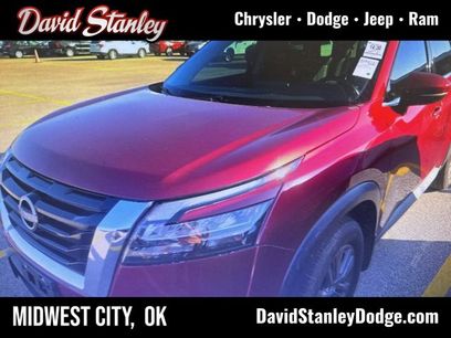 Used 2023 Nissan Pathfinder SV