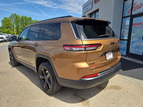 New 2026 Jeep Grand Cherokee L Limited w/ Limited Altitude Package AWD/4WD image 45