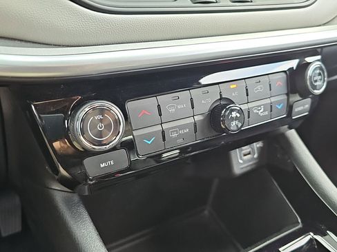 Used 2025 Jeep Compass Limited AWD/4WD image 17
