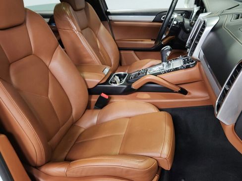 Used 2017 Porsche Cayenne GTS image 20