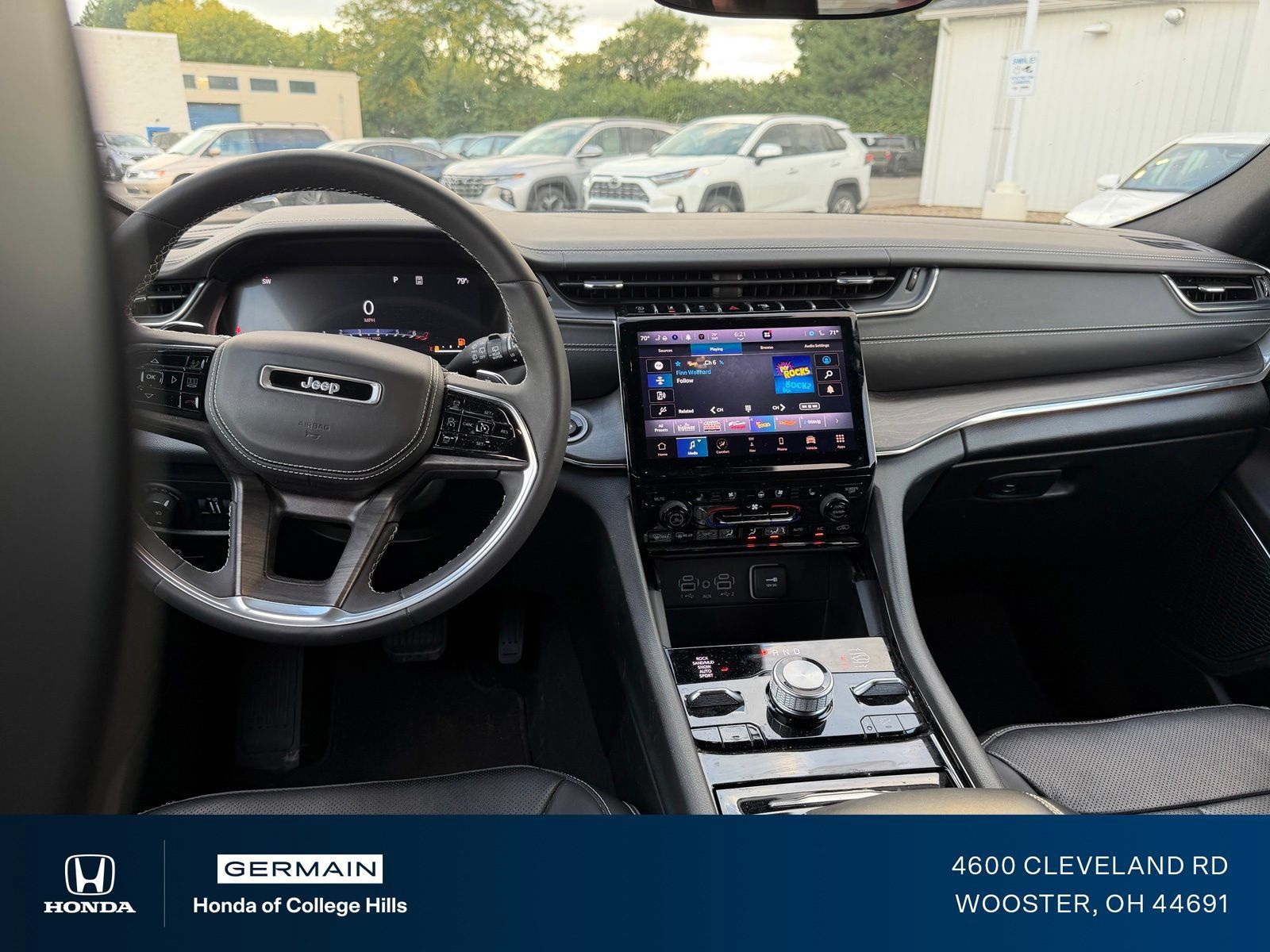 Used 2023 Jeep Grand Cherokee Overland AWD/4WD image 15