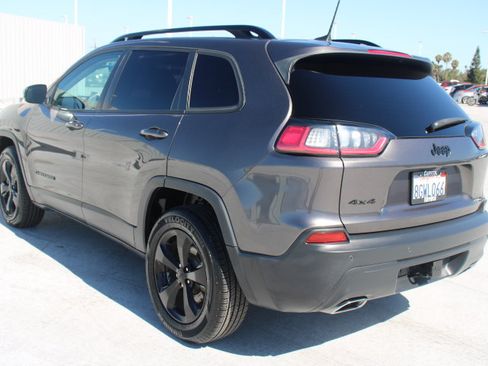 Used 2019 Jeep Cherokee Latitude Plus AWD/4WD image 6