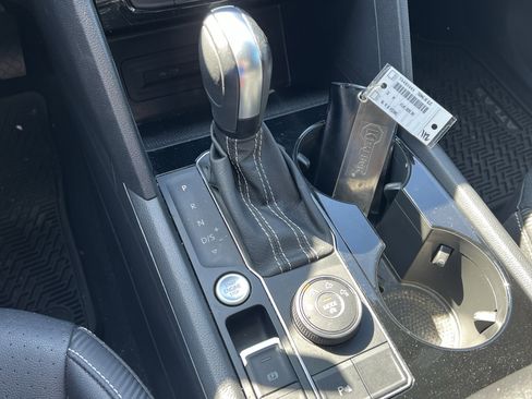 Used 2022 Volkswagen Atlas Cross Sport SE image 26