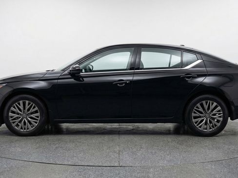 Used 2025 Nissan Altima 2.5 SV image 5
