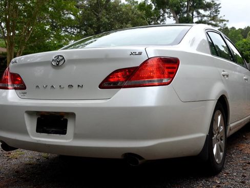 Used 2006 Toyota Avalon XLS FWD image 6