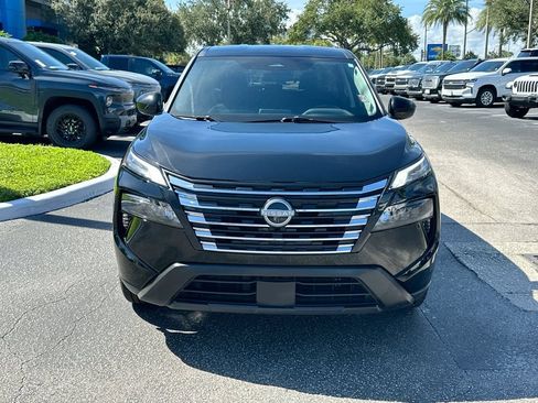 Used 2025 Nissan Rogue SV FWD image 2