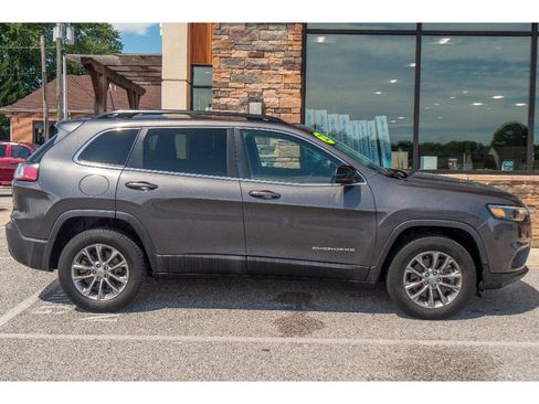 Used 2022 Jeep Cherokee Latitude Lux AWD/4WD image 2