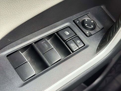 Used 2020 Toyota RAV4 Limited AWD/4WD image 25