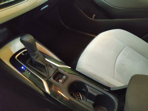 Used 2022 Toyota Corolla LE FWD image 26