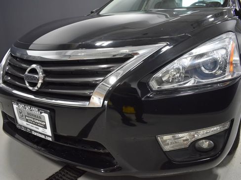 Used 2014 Nissan Altima 2.5 SV w/ Convenience Package image 11