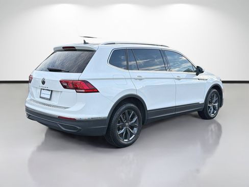 Certified 2024 Volkswagen Tiguan SE w/ Panoramic Sunroof Package FWD image 4