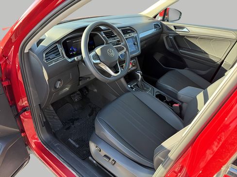 Used 2023 Volkswagen Tiguan SE image 12