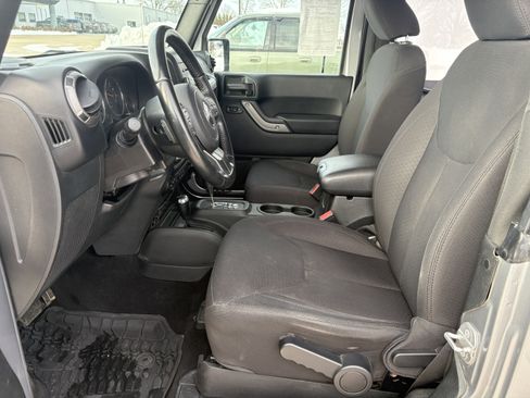 Used 2018 Jeep Wrangler Sport AWD/4WD image 27