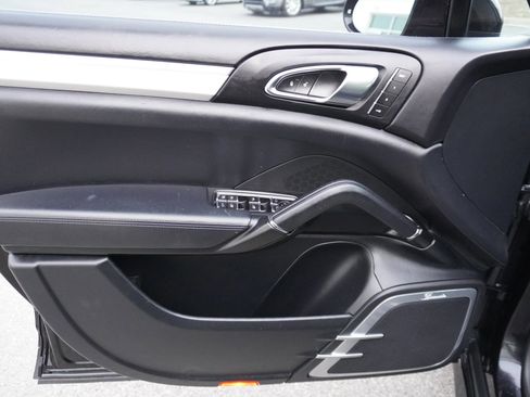 Used 2016 Porsche Cayenne image 28
