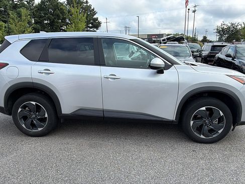 Used 2024 Nissan Rogue SV AWD/4WD image 7