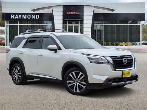 Used 2024 Nissan Pathfinder Platinum w/ Cargo Package image 1