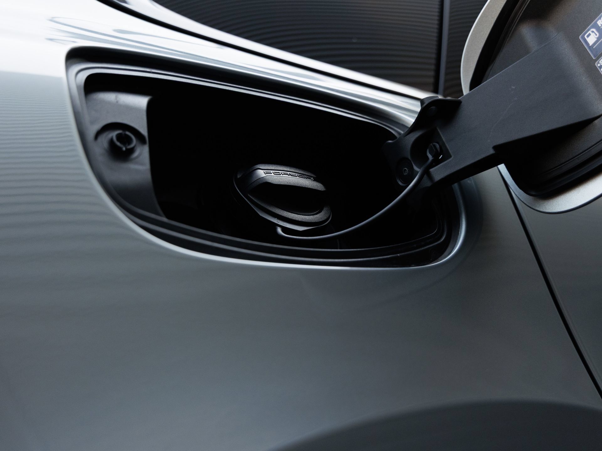 Certified 2025 Porsche Cayenne AWD/4WD image 31