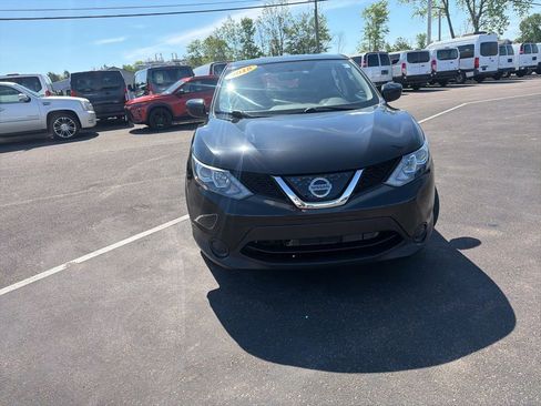 Used 2018 Nissan Rogue Sport S w/ S Appearance Package AWD/4WD image 2