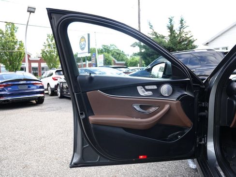 Used 2018 Mercedes-Benz E 300 4MATIC image 34