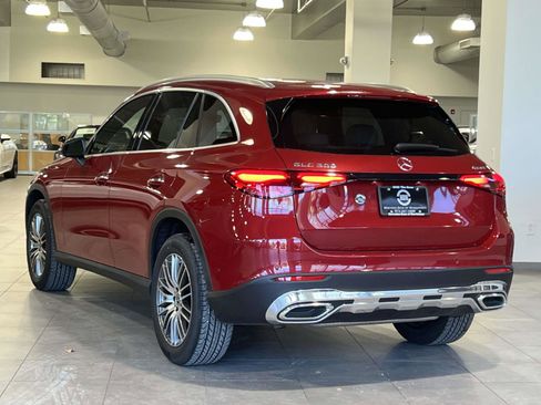 Used 2025 Mercedes-Benz GLC 300 4MATIC image 4