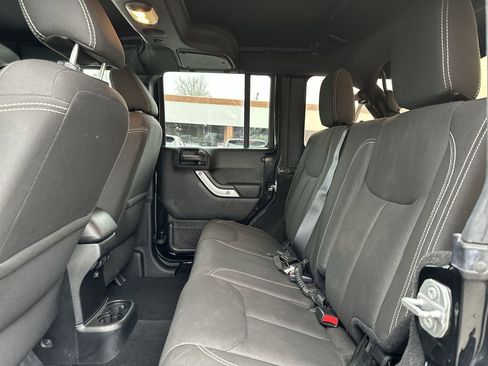 Used 2016 Jeep Wrangler Unlimited Rubicon image 19
