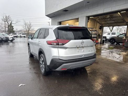 Used 2023 Nissan Rogue SV image 4