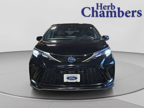 Used 2023 Toyota Sienna XSE w/ XSE Plus Package AWD/4WD image 2