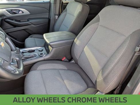 Used 2023 Chevrolet Traverse LT image 13