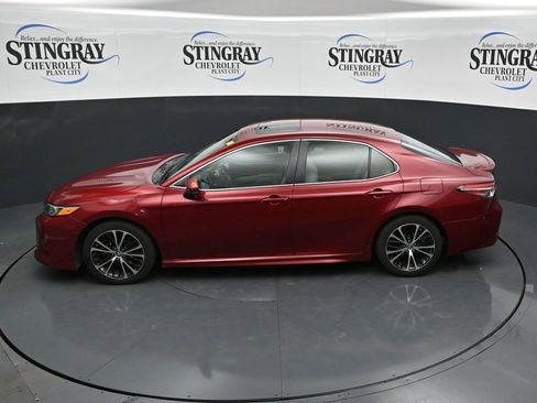 Used 2018 Toyota Camry SE w/ Moonroof Package FWD image 30