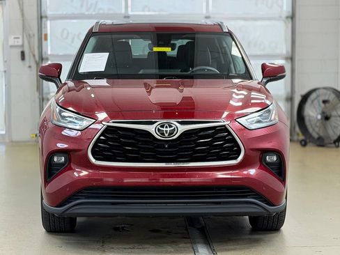 Used 2021 Toyota Highlander Limited AWD/4WD image 2