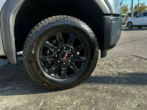 Used 2024 GMC Sierra 2500 AT4 image 30