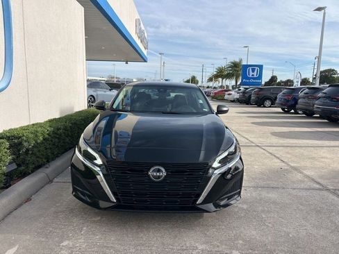 Used 2024 Nissan Altima 2.5 SV image 2