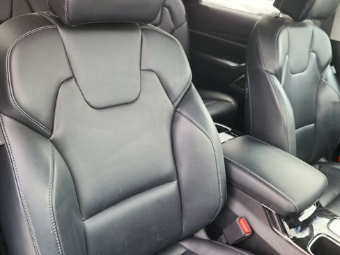 Used 2025 Kia Telluride S AWD/4WD image 18