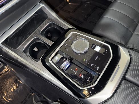 Used 2024 BMW 760i xDrive w/ Executive Package image 29