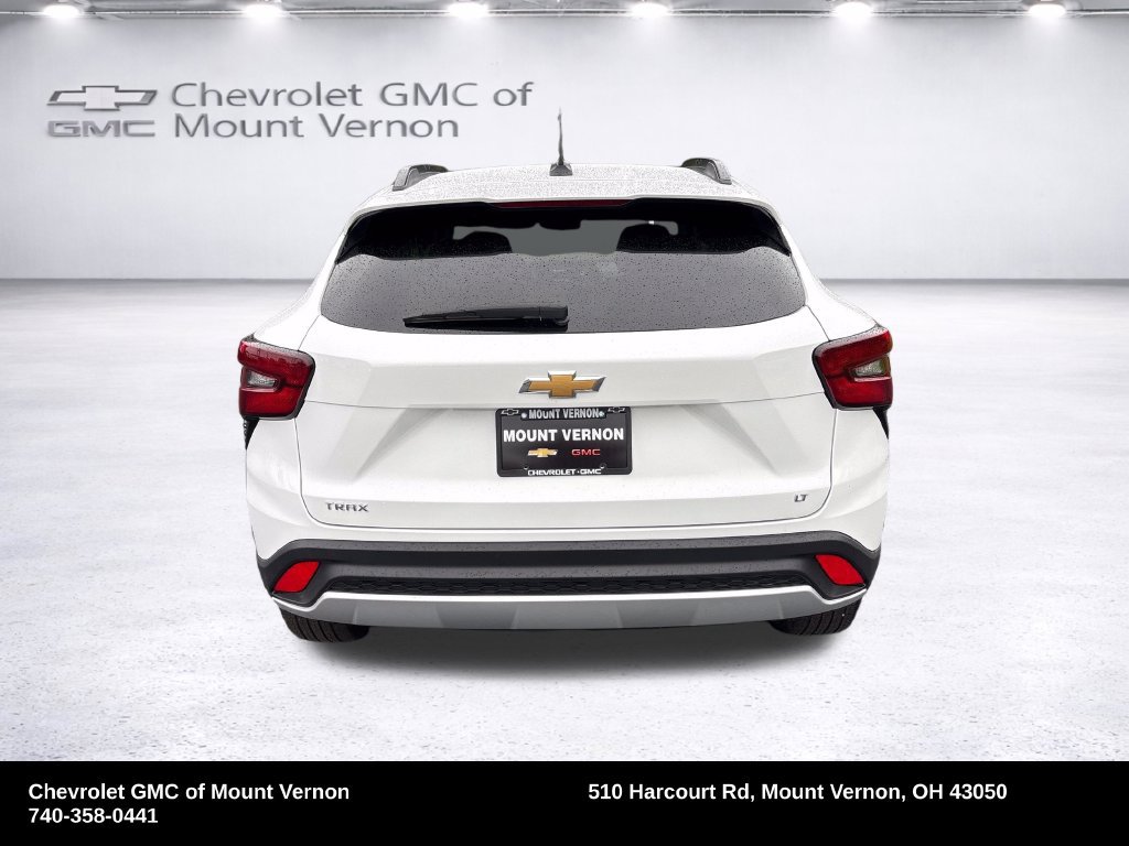 Used 2025 Chevrolet Trax LT FWD image 4