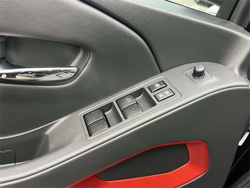 Used 2025 Nissan Frontier Pro-X w/ Pro Convenience Package image 27