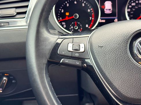 Used 2019 Volkswagen Tiguan SE image 23