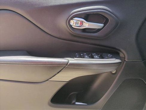 Used 2015 Jeep Cherokee Limited FWD image 11