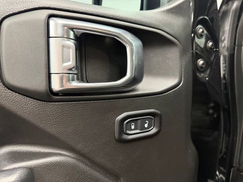 Used 2025 Jeep Wrangler Sport AWD/4WD image 23