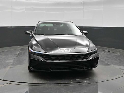 New 2026 Hyundai Elantra SEL Sport FWD image 2